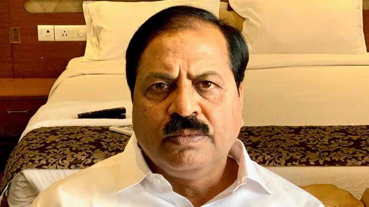 హరీశ్‌రావుపై ప్రభుత్వ కుట్రలను ఎదిరిద్దాం.. దేవీప్రసాద్ పిలుపు