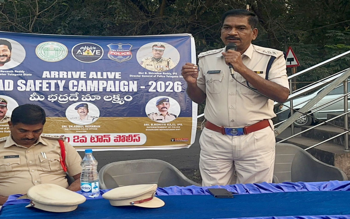 Ramavaram : ప్రతి ఒక్కరూ రోడ్డు భద్రతా నియమాలను పాటించాలి : డీఎస్పీ అబ్దుల్ రెహమాన్