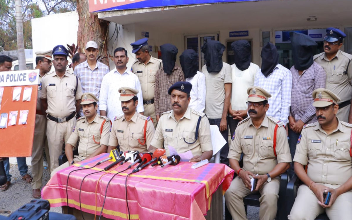 Nalgonda City : అంతరాష్ట్ర నకిలీ బంగారం దొంగల ముఠా అరెస్ట్