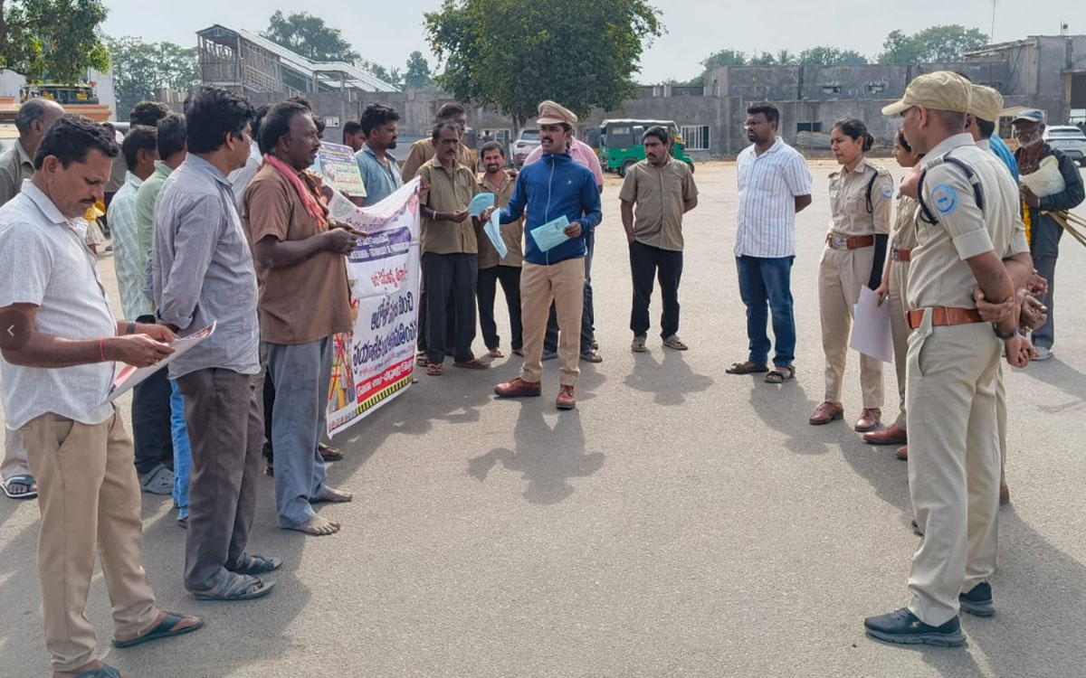 Chunchupalli : పరిమితికి మించి ప్ర‌యాణికుల‌ను తీసుకెళ్లొద్దు : డీటీఓ భూషిత్ రెడ్డి
