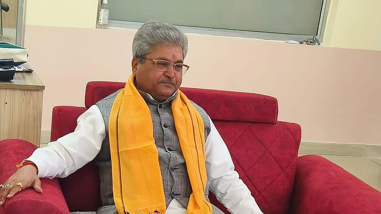 Dushyant Kumar Gautam: దుశ్యంత్ కుమార్‌పై పోస్టుల‌ను తొల‌గించండి.. కాంగ్రెస్‌, ఆప్‌కు ఢిల్లీ హైకోర్టు ఆదేశాలు