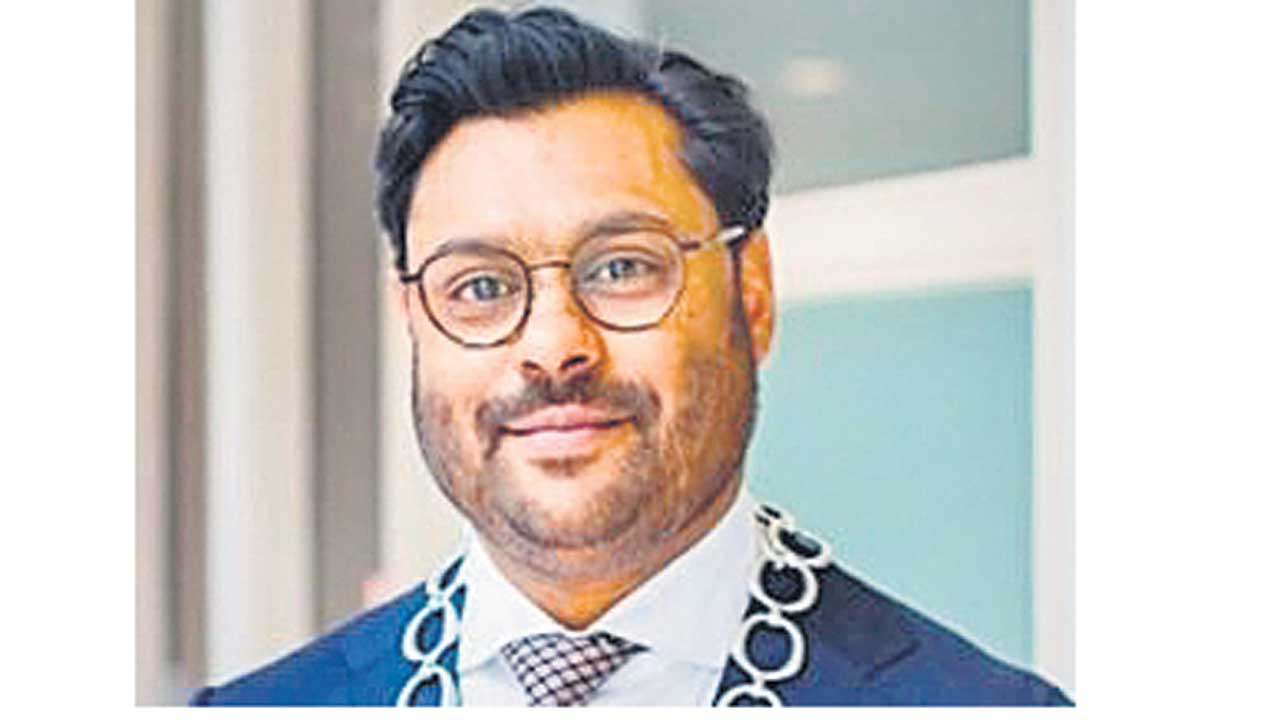 అమ్మ కోసం.. నాగ్‌పూర్‌ వీధుల్లో నెదర్లాండ్స్‌ మేయర్‌ వెతుకులాట!