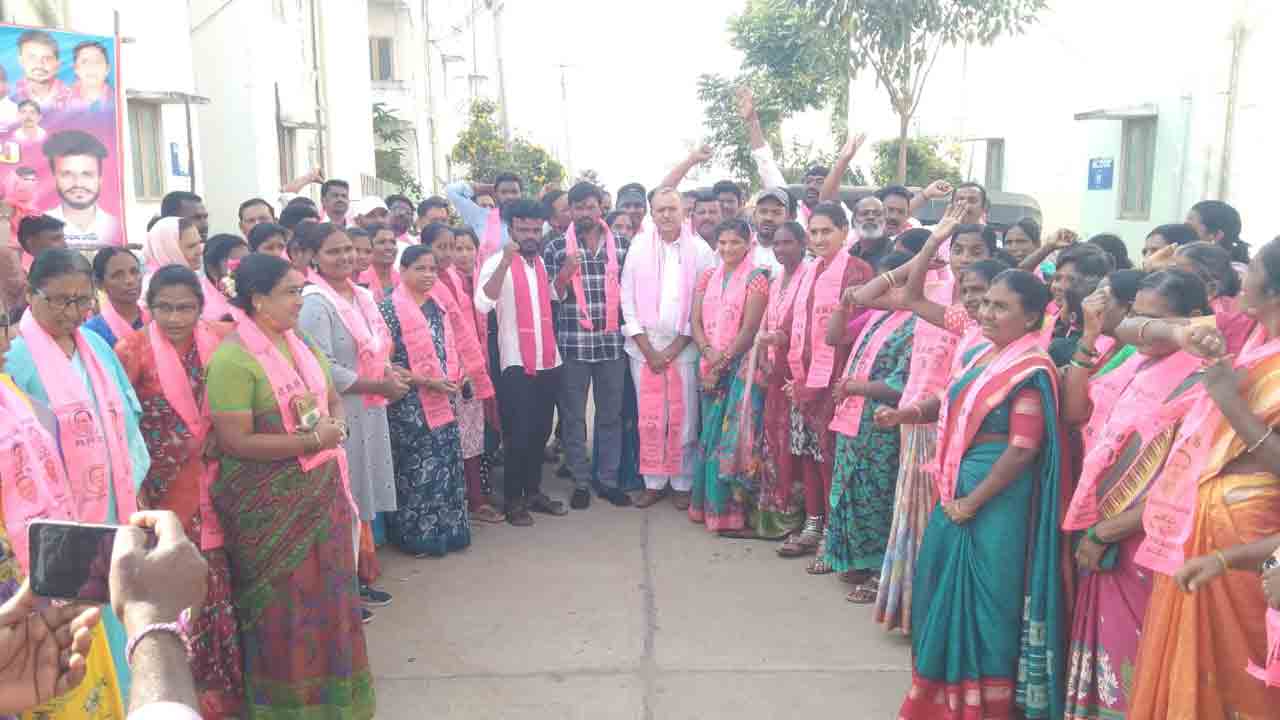 Gandra | డబుల్‌బెడ్‌ రూమ్‌ ఇండ్లలో మాజీ ఎమ్మెల్యే గండ్ర బస్తీబాట.. ఘనస్వాగతం పలికిన ప్రజలు