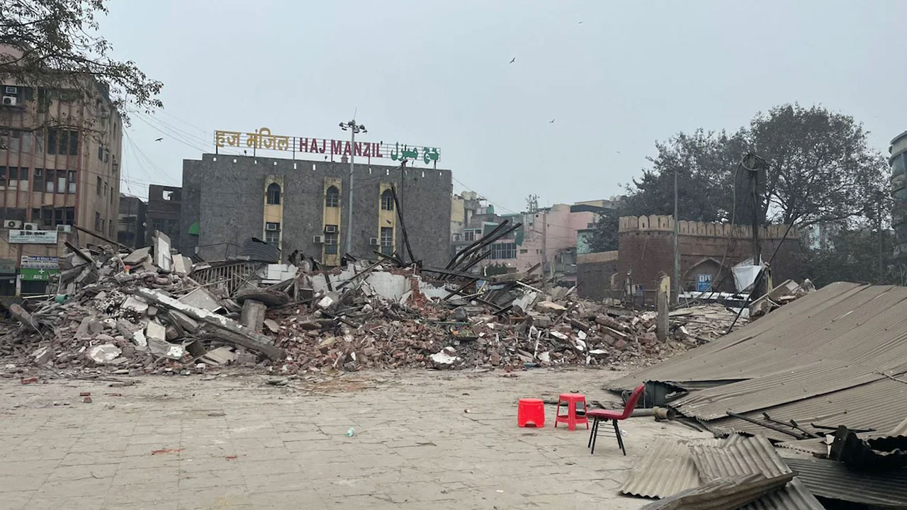 Demolition Drive: మ‌సీదు వ‌ద్ద అక్ర‌మ నిర్మాణాల కూల్చివేత‌.. ఢిల్లీలో గాయ‌ప‌డ్డ అయిదుగురు పోలీసులు