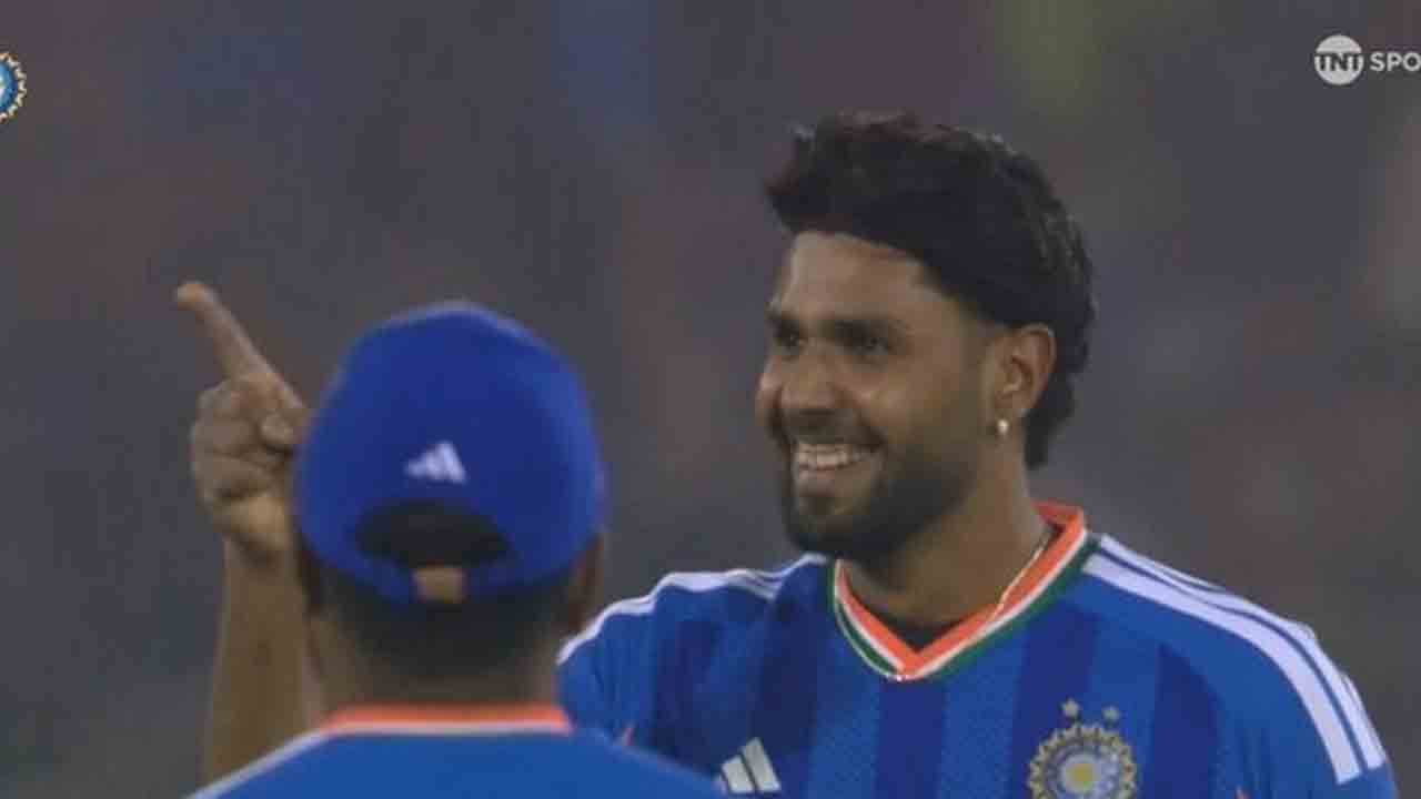 IND vs NZ | హర్షిత్‌కు తొలి వికెట్.. సూపర్ క్యాచ్ అందుకున్న ఇషాన్..!