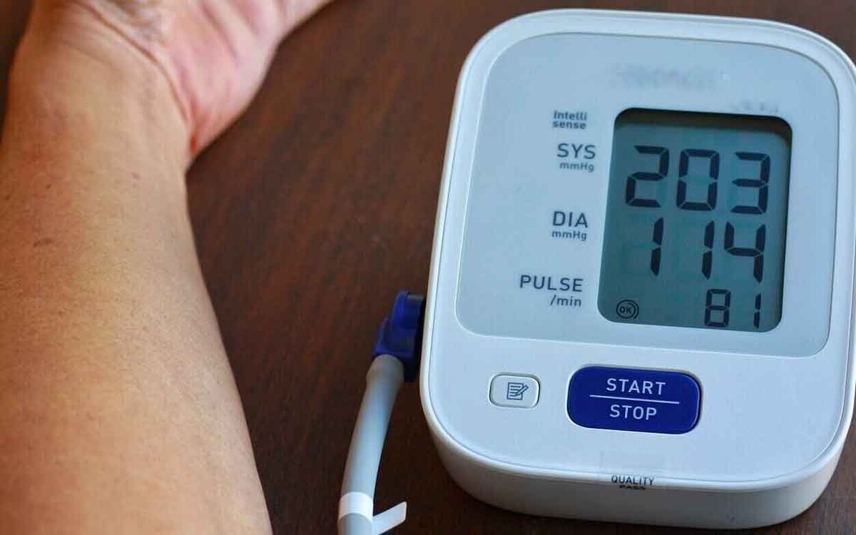 High BP | హైబీపీ స‌మ‌స్య ఉన్న‌వారు ఏయే ఆహారాల‌ను తీసుకోవాలి.. వేటికి దూరంగా ఉండాలి..?