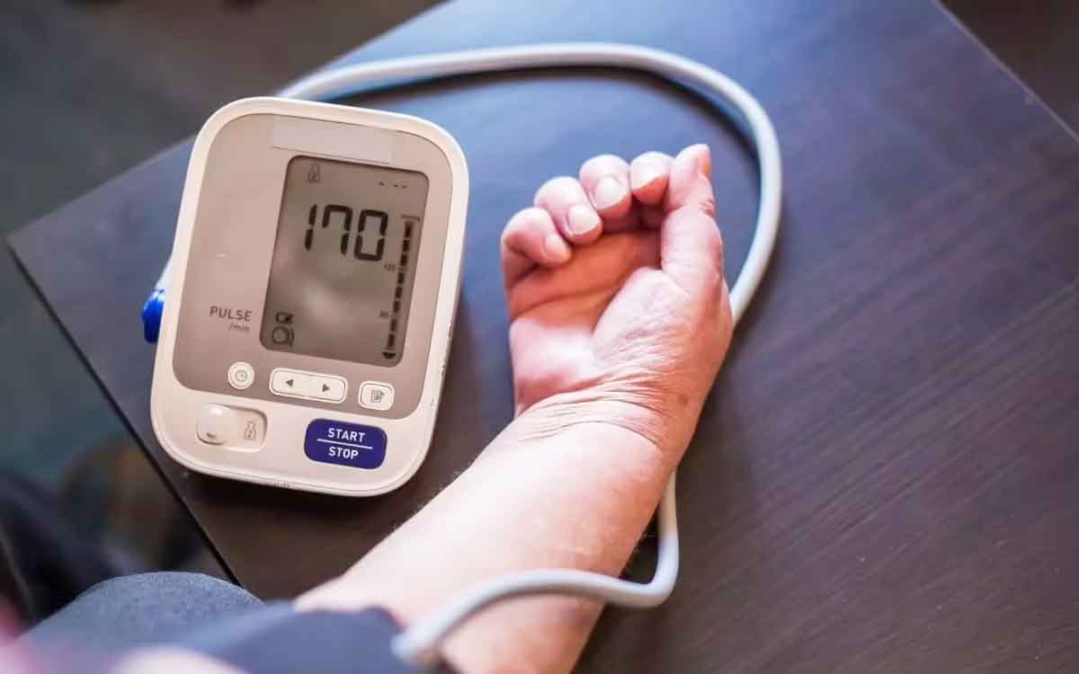 High BP | అధిక ర‌క్త‌పోటు (హైబీపీ) ఉన్న‌వారు ఉప్పు తీసుకోవ‌డం త‌గ్గిస్తే చాల‌దు.. దీన్ని తీసుకోవడం కూడా పెంచాలి..