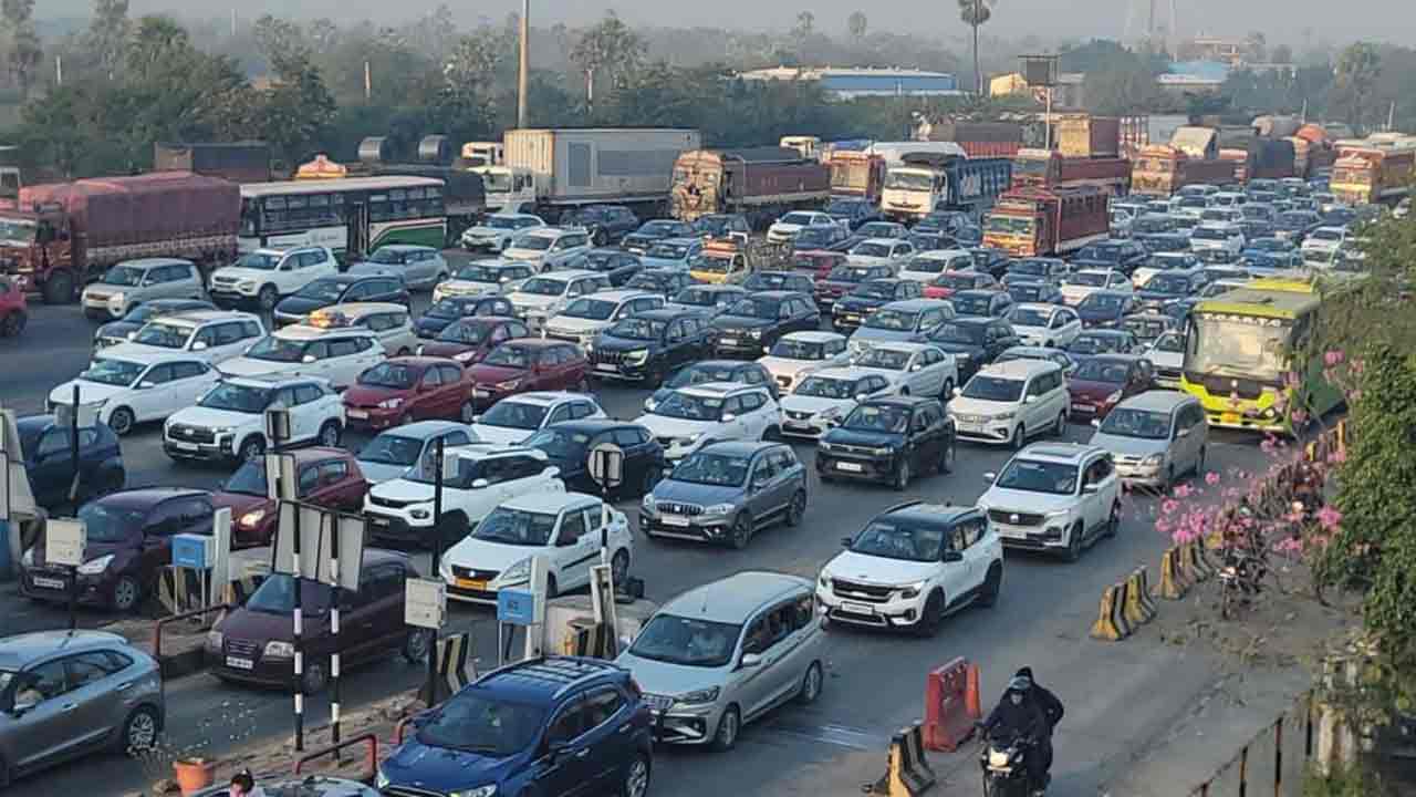 Hyderabad High Way | సంక్రాంతికి సొంతూళ్లకు వెళ్లిన వారికి బిగ్ అలర్ట్..! విజయవాడ – హైదరాబాద్‌పై ట్రాఫిక్ మళ్లింపులు!