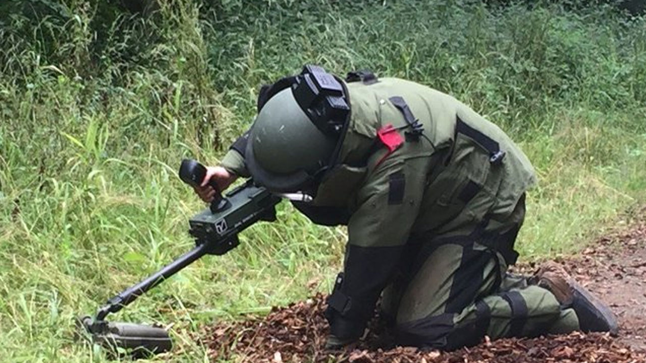 IED Blast: ఐఈడీ పేలి ఓ యువ‌కుడికి గాయాలు