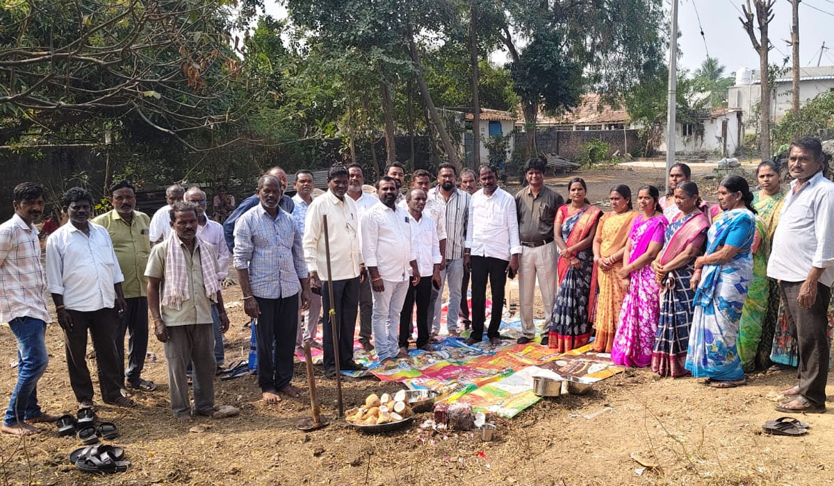 Veenavanka | వీణవంక మండలంలో మహిళా శక్తి భవన నిర్మాణాలకు శంఖుస్థాపన