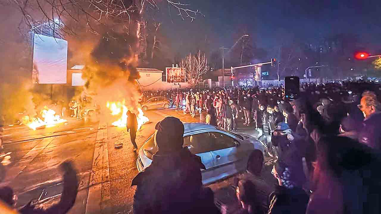 మేం యుద్ధం కోరుకోవట్లేదు.. కానీ యుద్ధానికి సన్నద్ధంగానే ఉన్నాం.. ఇరాన్‌ విదేశాంగ మంత్రి ప్రకటన