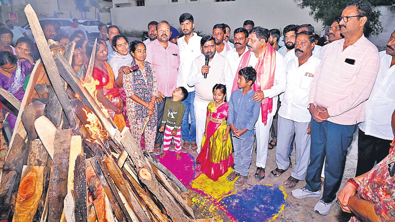 కాంగ్రెస్‌ సర్కార్‌ చెడు ఆలోచనలు భోగి మంటల్లో మాడిపోవాలి