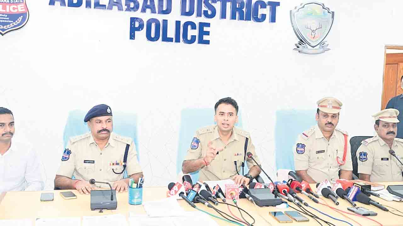 ఉద్యోగాల పేరిట మోసం.. వివరాలు వెల్లడించించిన ఆదిలాబాద్‌ ఎస్పీ అఖిల్‌ మహాజన్‌