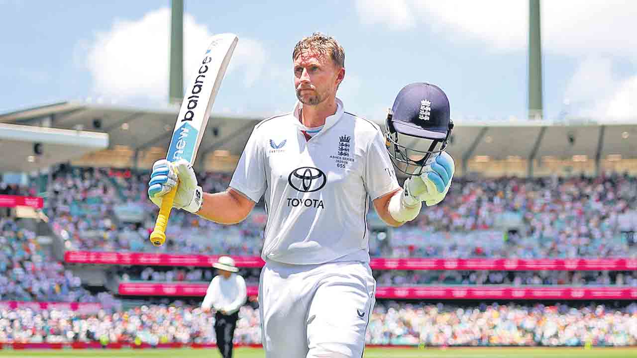 రూట్‌ సెంచరీ.. ఇంగ్లండ్‌ తొలి ఇన్నింగ్స్‌ 384