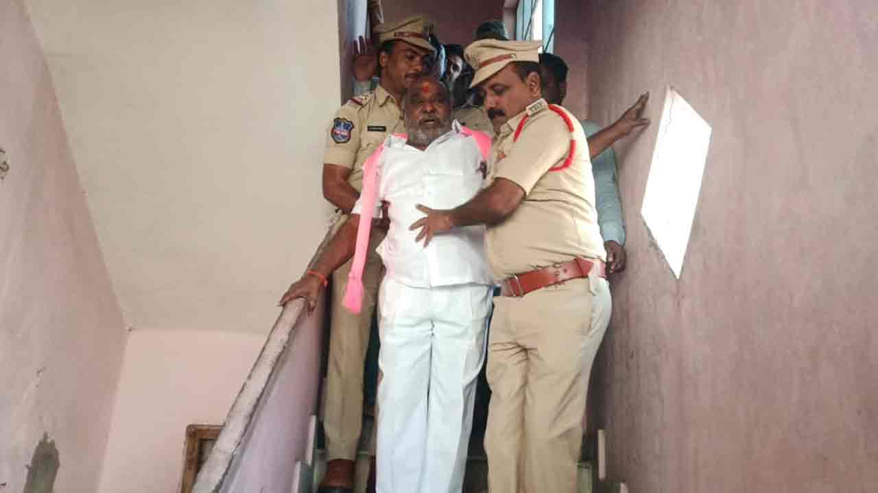 Jogu Ramanna | ఇంట్లోకి చొరబడి.. జోగు రామన్నను అరెస్టు చేసిన పోలీసులు