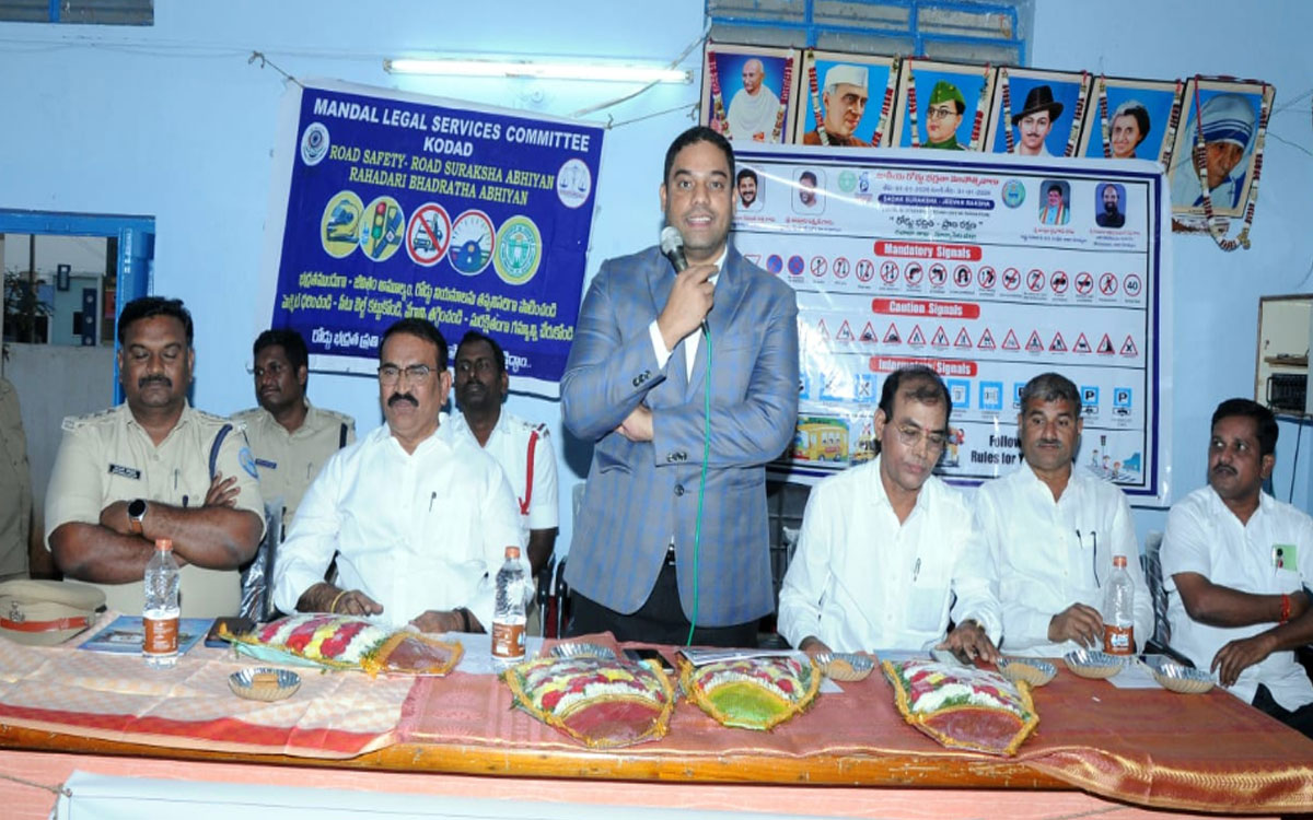 Kodada : రోడ్డు భద్రత అందరి బాధ్యత : ప్రిన్సిపల్ జూనియర్ సివిల్ జడ్జి ఉమర్