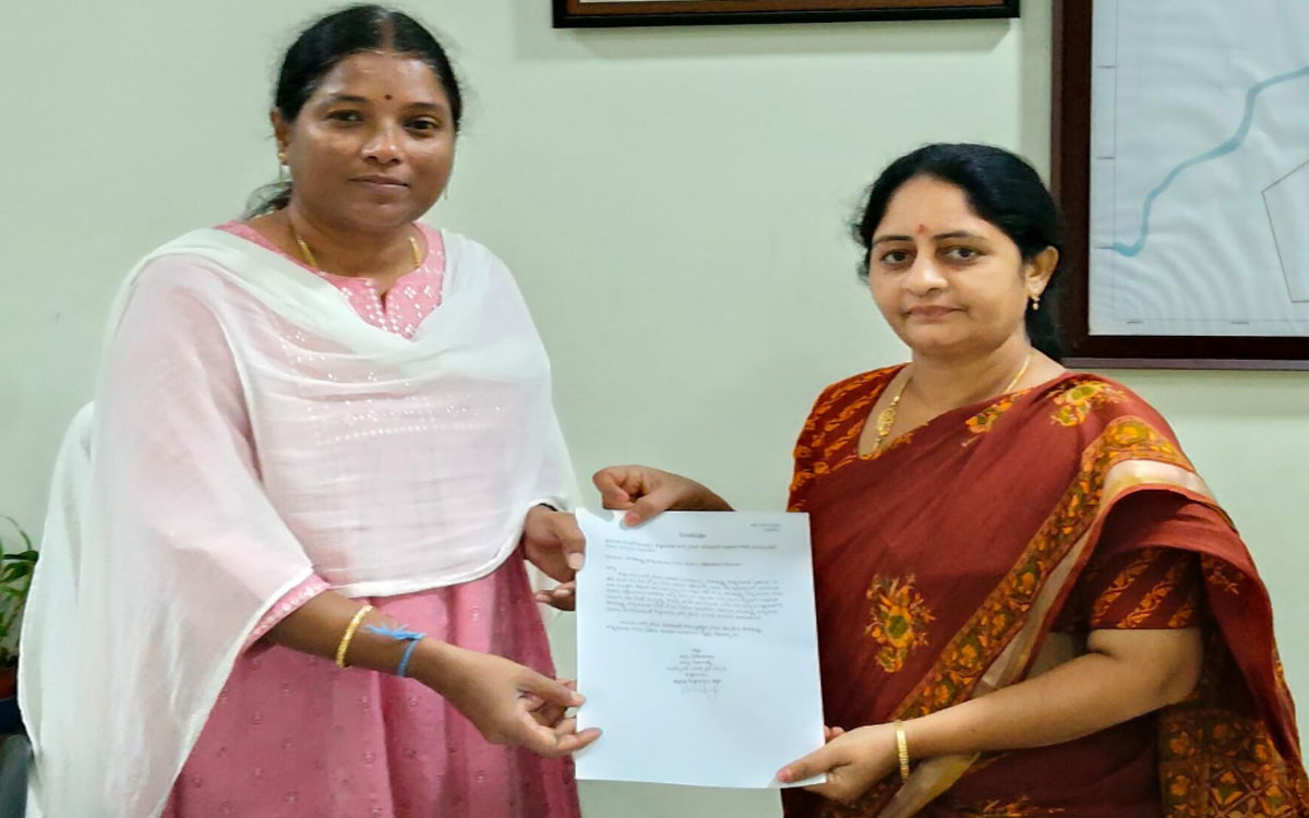 Ramavaram : పారిశుధ్య కార్మికులకు త‌క్ష‌ణం వేతనాలు చెల్లించాలి : కాపు సీతాలక్ష్మి