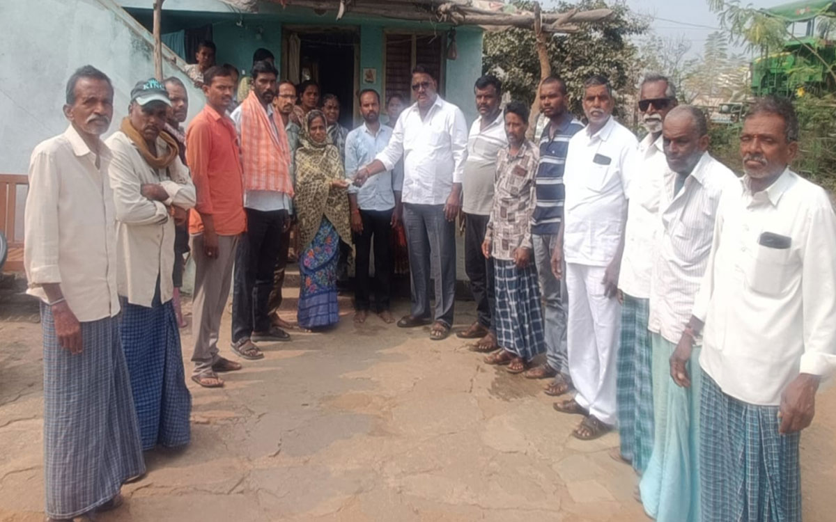 Motakondur : గీత కార్మికుడి కుటుంబానికి ఆర్థిక సాయం