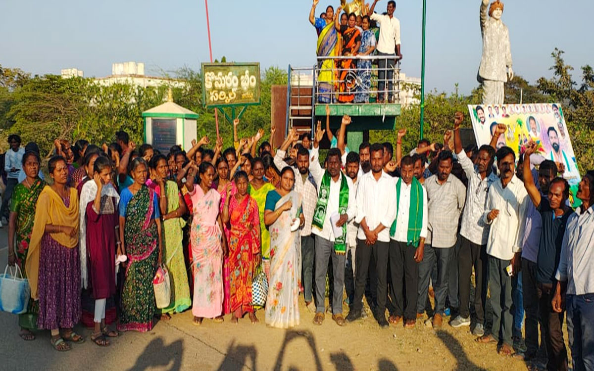 Karepally : ఆదివాసీలపై పోలంప‌ల్లి సర్పంచ్ అరాచకం