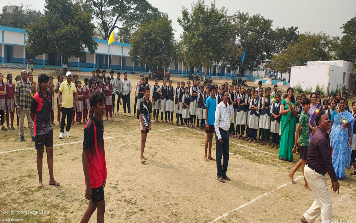 Karepally : కారేపల్లిలో సీఎం కప్ క్రీడా పోటీలు ప్రారంభం