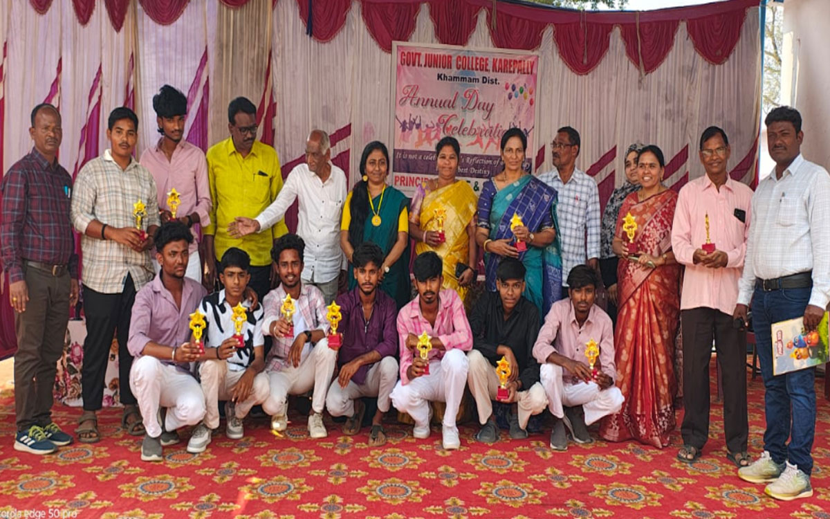 Karepally : ‘విద్యార్థులు ఉన్నత లక్ష్యాలను చేరుకోవాలి’
