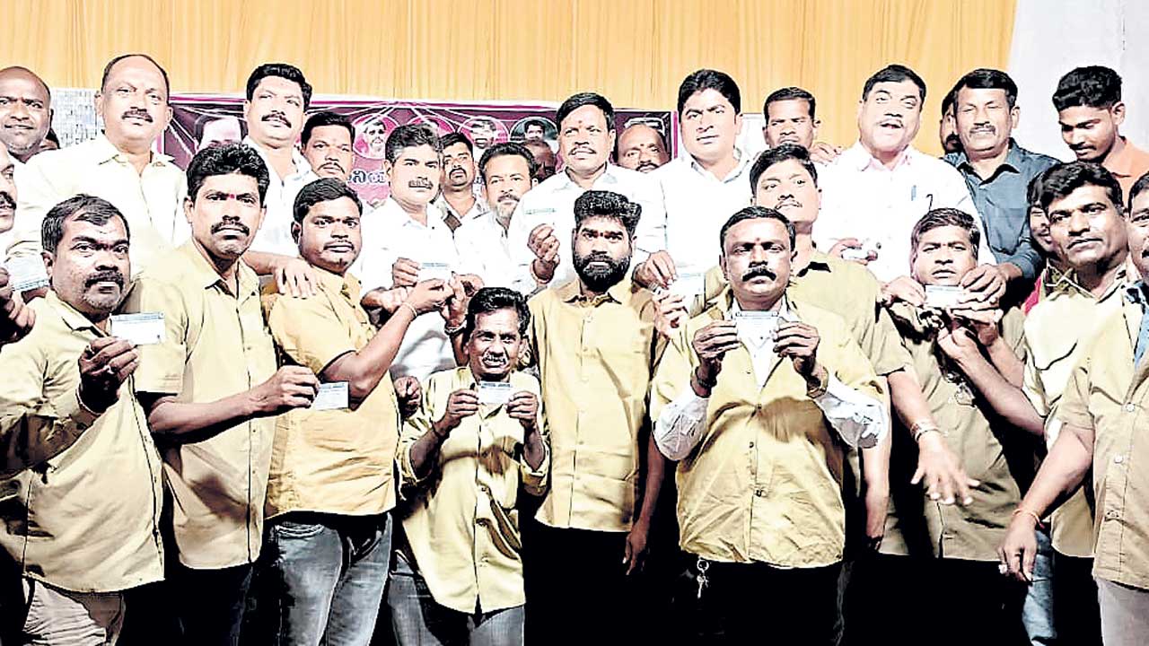 ఆటోడ్రైవర్లకు కేటీఆర్‌ భరోసా