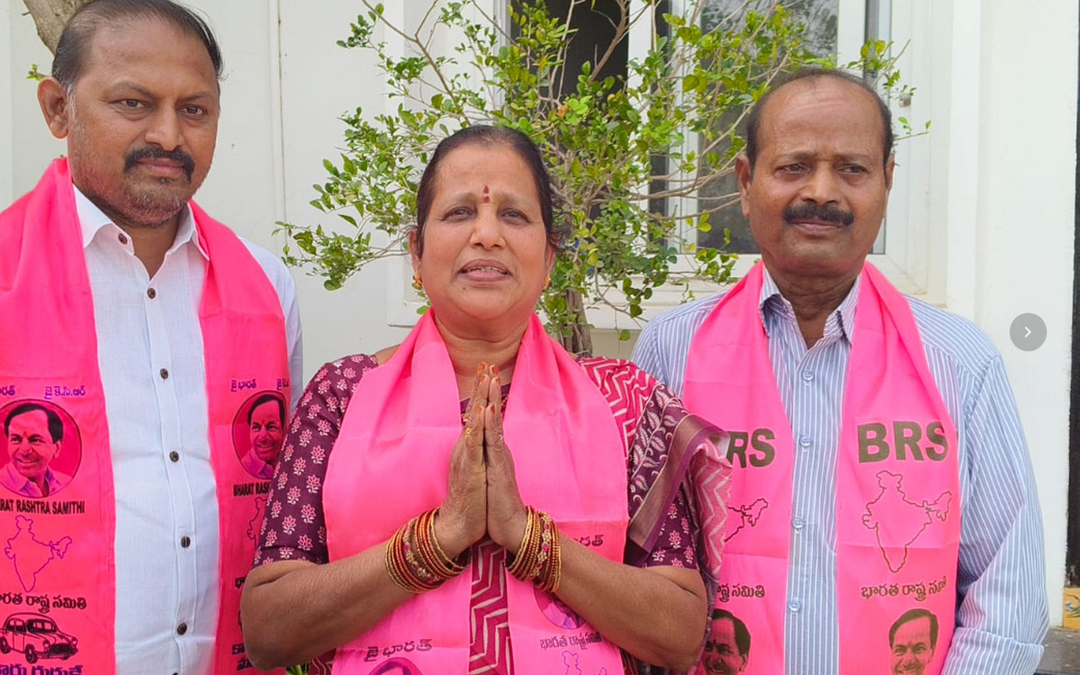 Suryapet : కల్నల్ సంతోష్ బాబు తల్లి మంజుల నామినేష‌న్ దాఖ‌లు