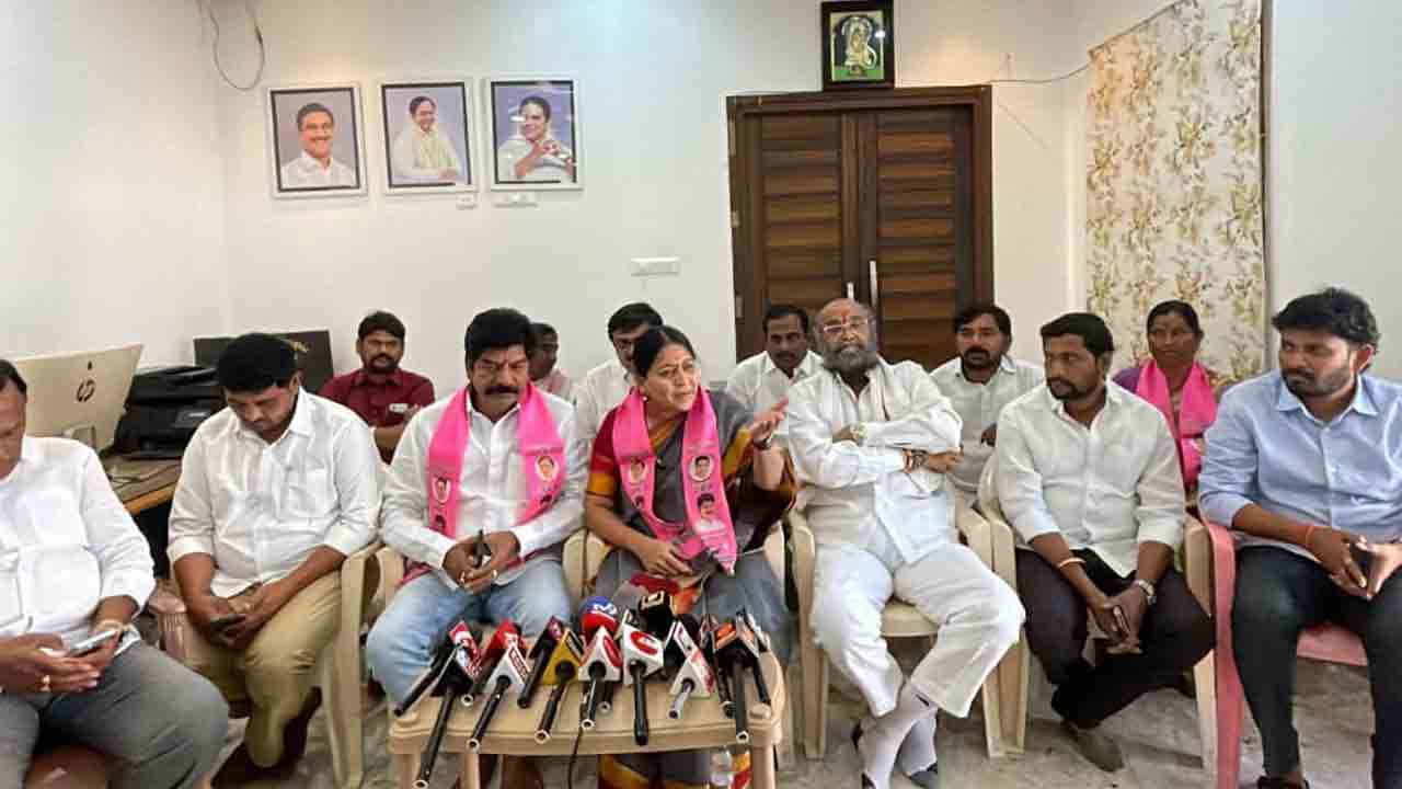 Maloth Kavitha | సీఎం రేవంత్‌రెడ్డివి డైవర్షన్‌ పాలిటిక్స్‌ : మాజీ ఎంపీ మాలోత్‌ కవిత