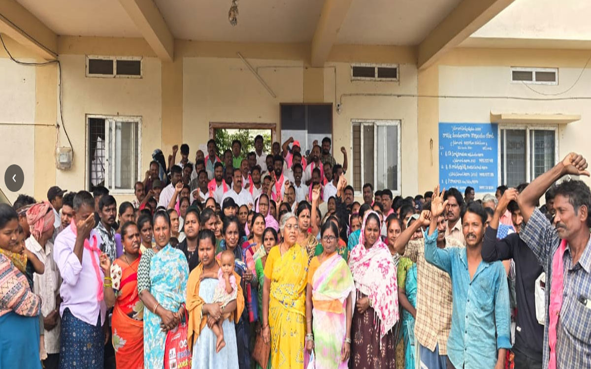 Kodada : 'లబ్ధిదారులకు డ‌బుల్ బెడ్రూం ఇండ్లు అప్పగించకపోతే ఉద్యమం మరింత ఉధృతం'