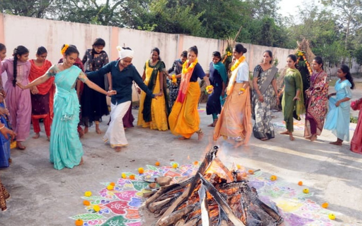 Kodada : కోదాడలో వెల్లివిరిసిన సంక్రాంతి శోభ