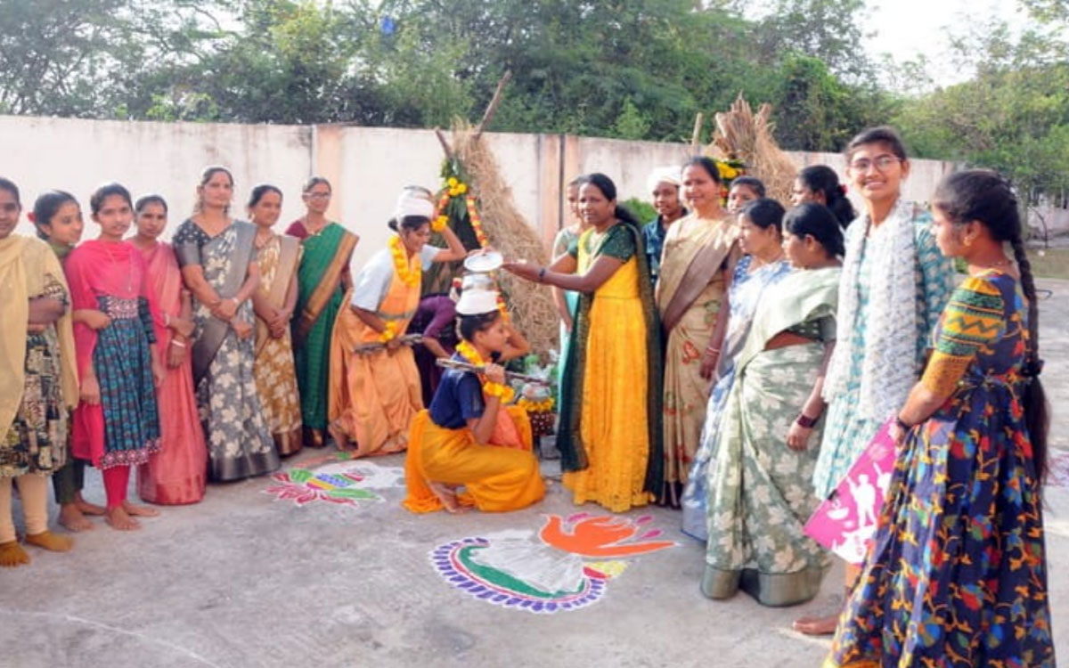 Kodada : కోదాడలో వెల్లివిరిసిన సంక్రాంతి శోభ