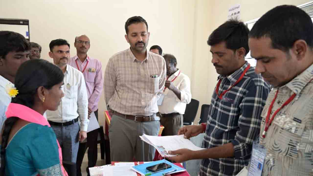 Collector Prateek Jain | నామినేషన్‌ ప్రక్రియను సమర్ధవంతంగా నిర్వహించాలి : కలెక్టర్‌ ప్రతీక్‌జైన్‌