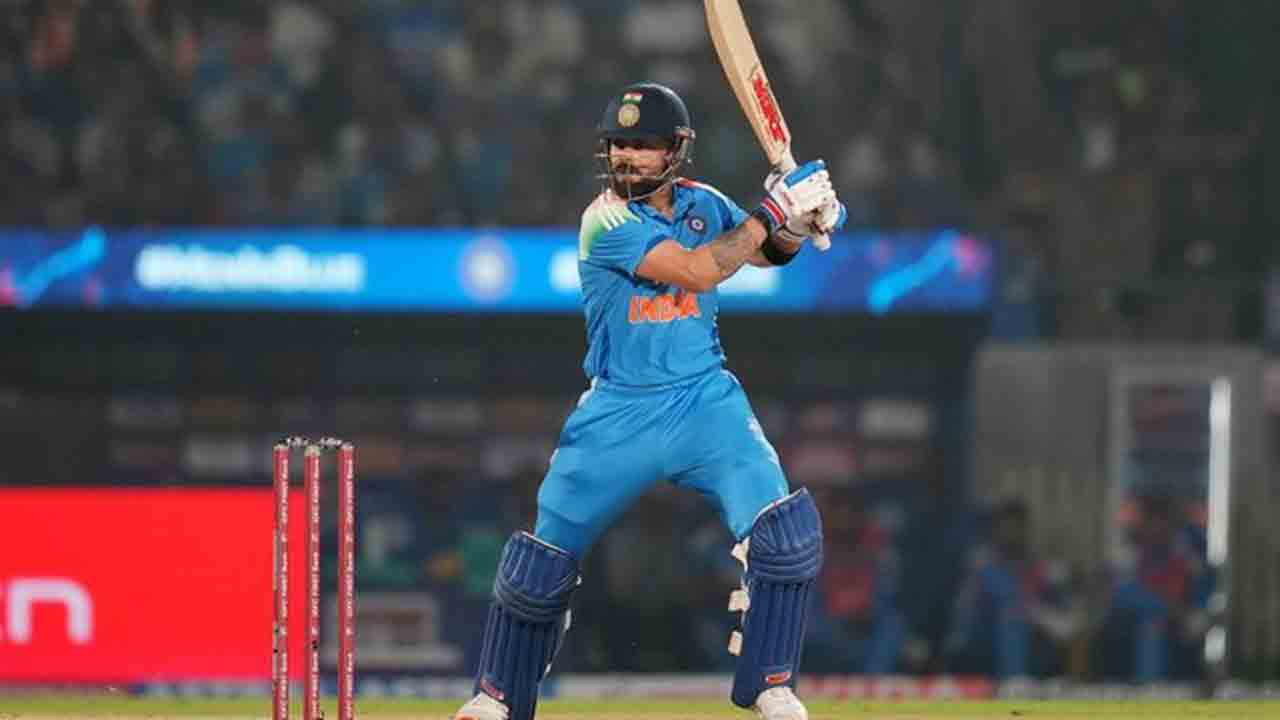 IND vs NZ | పవర్‌ ప్లేలోనే వెనుదిరిగిన రోహిత్.. బౌండరీలతో చెలరేగుతున్న కోహ్లీ..!