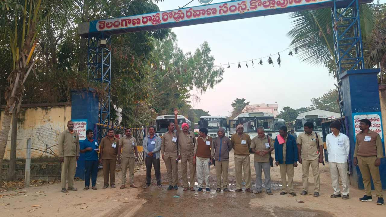 Kollapur | డిమాండ్‌లు నెరవేర్చాలని కొల్లాపూర్‌లో ఆర్టీసీ కార్మికుల నిరసన