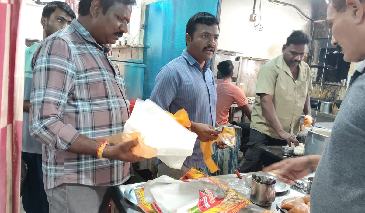 Korutla | నిషేధిత ప్లాస్టిక్ వినియోగిస్తే చర్యలు తప్పవు.. మున్సిపల్ కమిషనర్ రవీందర్