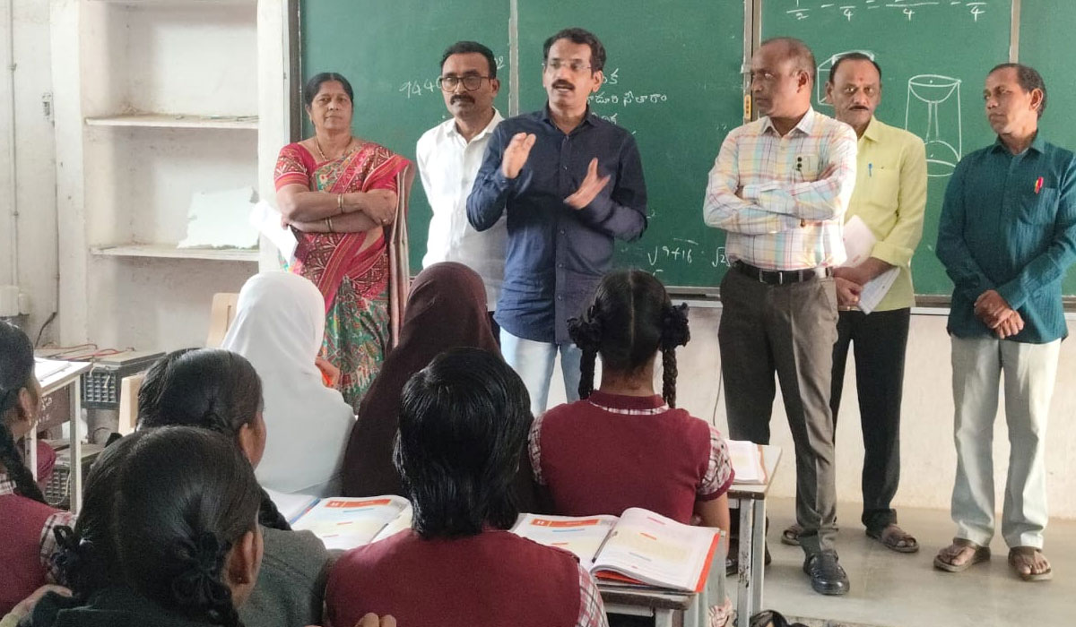 Inspection | హజీపూరా ప్రభుత్వ పాఠశాలను ఆకస్మిక తనిఖీ చేసిన జిల్లా సెక్టోరియల్ అధికారి