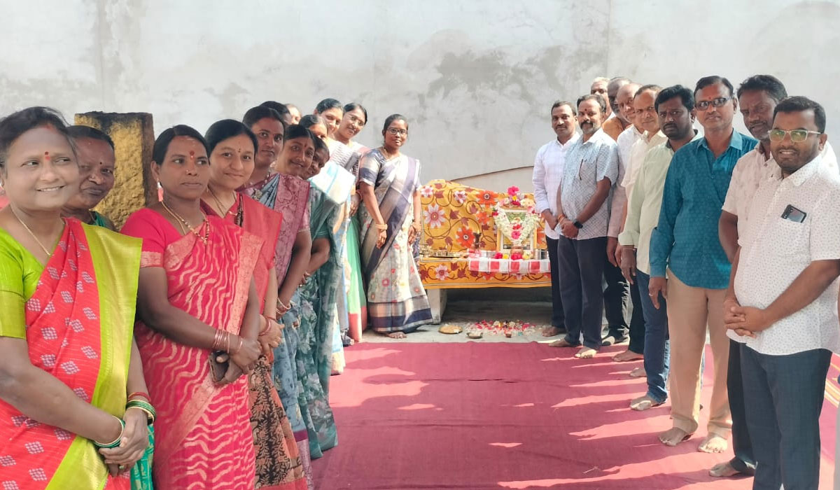 Kotagiri | కోటగిరిలో ఘనంగా శ్రీ వాసవీ కనకా పరమేశ్వరీ మాతా ఆత్మార్పణ