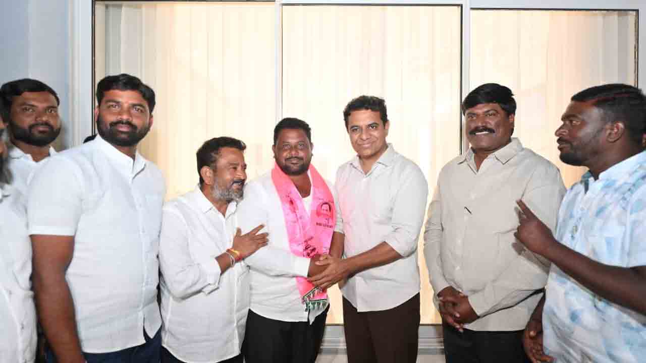 BRS | కేటీఆర్ సమక్షంలో బీఆర్ఎస్‌లో చేరిన ఉపసర్పంచ్, వార్డ్ మెంబర్లు..!