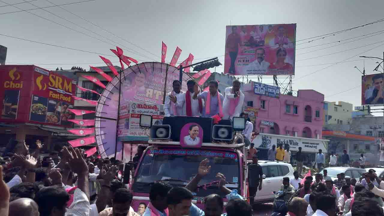 KTR | కేటీఆర్‌ రాకతో గులాబీ వనంలా మారిన జనగామ
