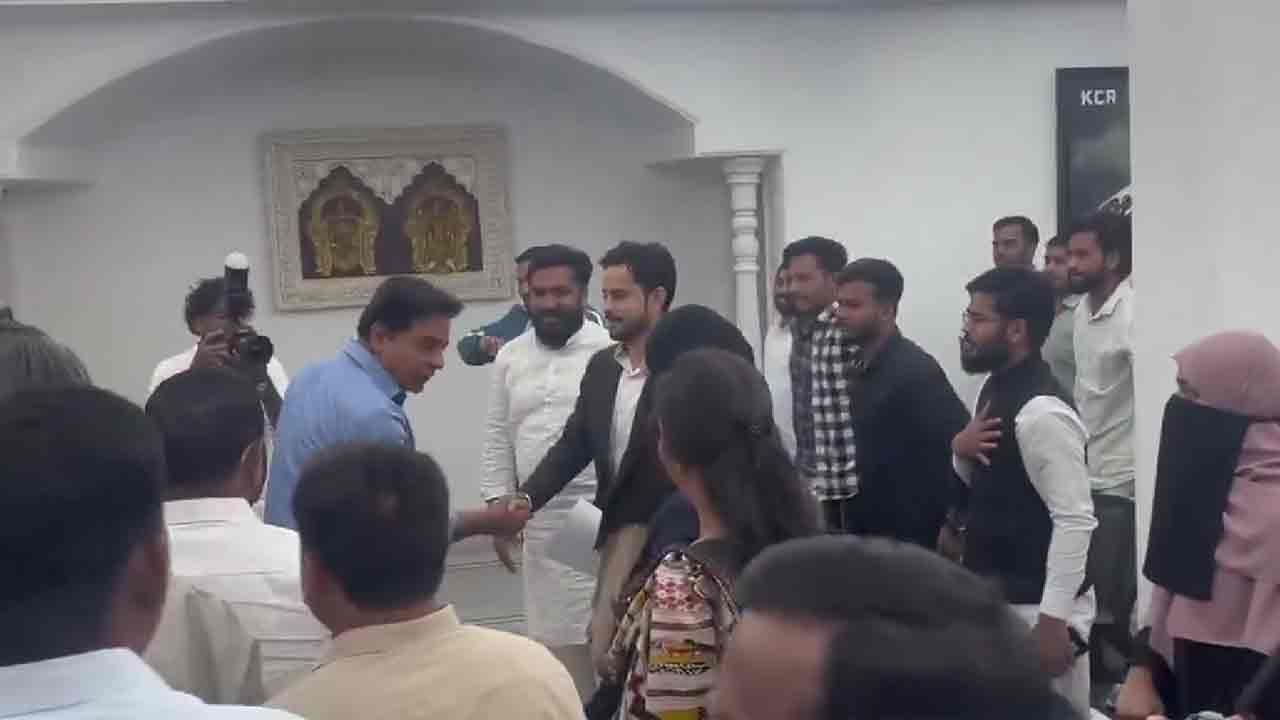 KTR | మనూ విద్యార్థులతో సమావేశమైన కేటీఆర్