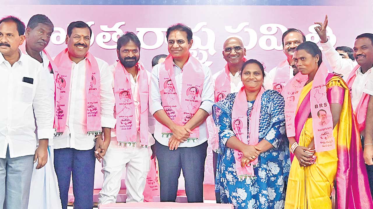 దమ్ముంటే రేవంత్‌ను నిలదీయండి