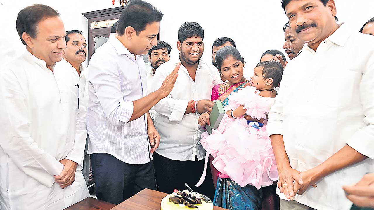 ‘భూమి’కి బర్త్‌డే సెలబ్రేషన్స్‌..