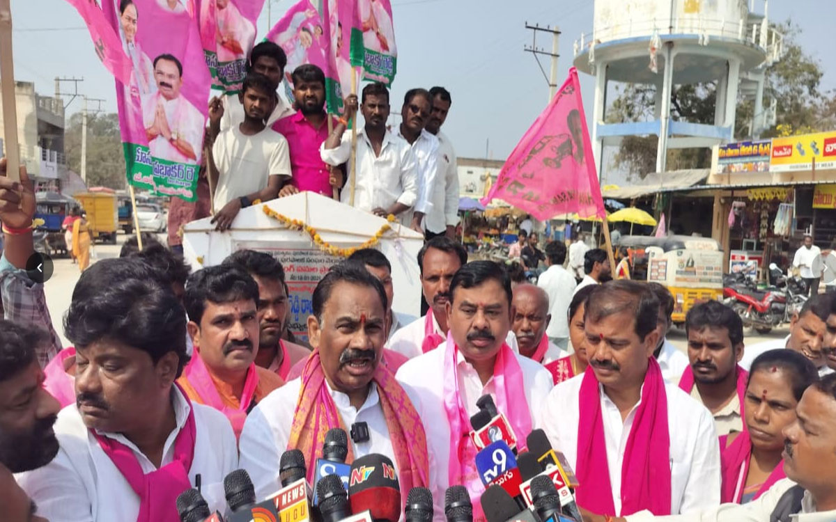 Chandur : ‘అసంపూర్తి పనులు పూర్తి కావాలంటే బీఆర్ఎస్‌ను గెలిపించాలి’