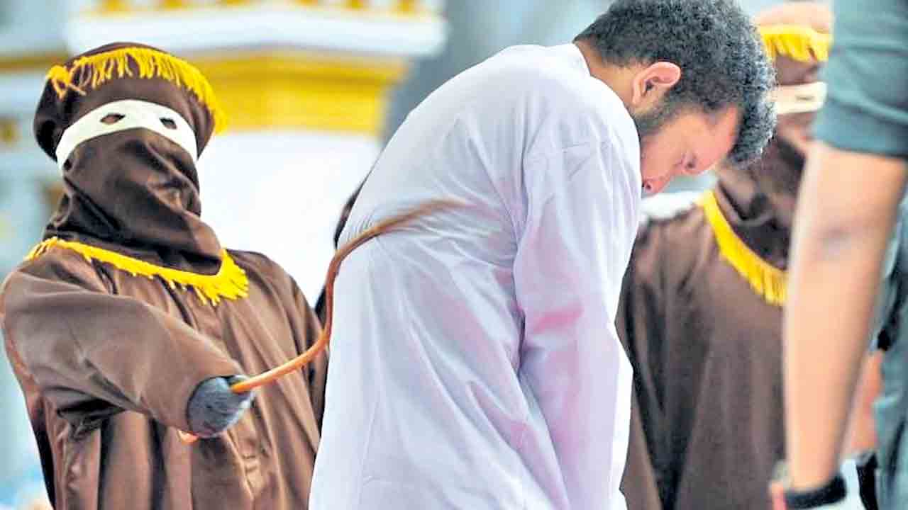 వివాహేతర సంబంధానికి 140 కొరడా దెబ్బలు