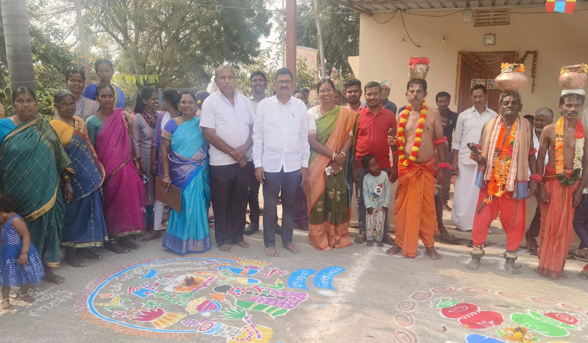 sultanabad | గ్రామీణ కలను ప్రోత్సహించేందుకు ముగ్గుల పోటీలు.. సర్పంచుల ఫోరం సుల్తానాబాద్‌ మండల సహాయ కార్యదర్శి ఉప్పు లక్ష్మి