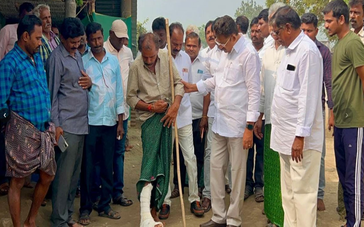 Bonakal : అధికార బలంతో అక్రమ కేసులు : లింగాల కమల్ రాజు