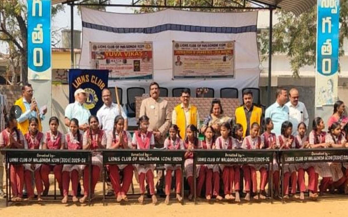 Nalgonda Rural : ఐకాన్ క్లబ్ ఆధ్వర్యంలో ప్ర‌భుత్వ‌ పాఠ‌శాల‌ల‌కు డెస్క్ బెంచీలు, స్పీకర్ బాక్స్ అందజేత