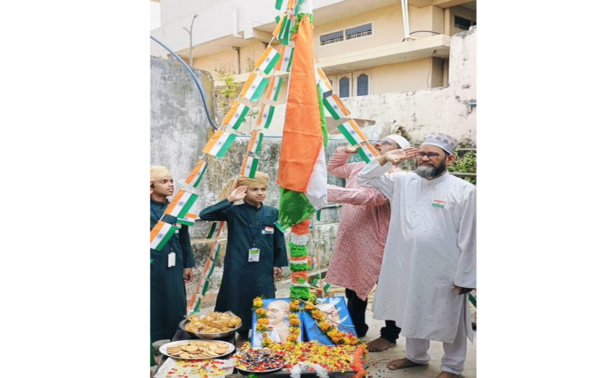 Palvancha : మదర్సాలో ఘనంగా గణతంత్ర దినోత్సవ వేడుకలు