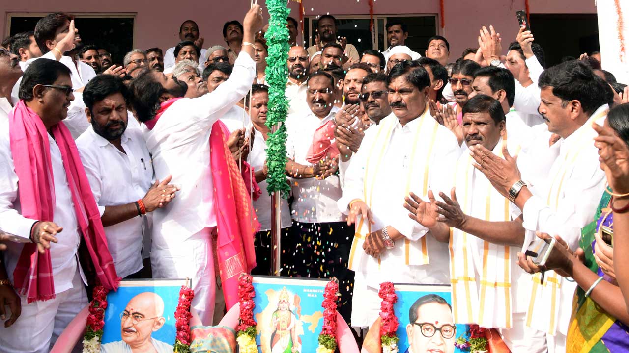 దేశం మరింత అభివృద్ధి చెందాలి