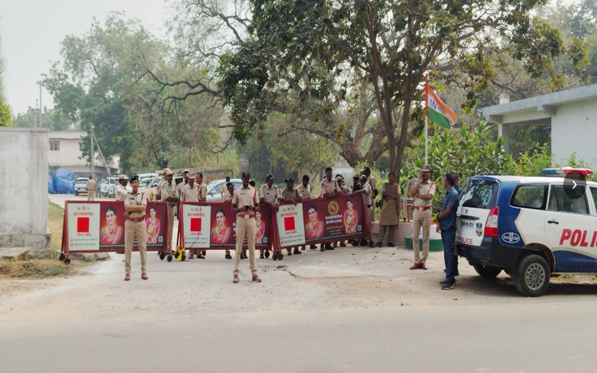 Madhira : సిపిఎం నిరసన నేపథ్యంలో మధిరలో పోలీసుల‌ హై అలర్ట్